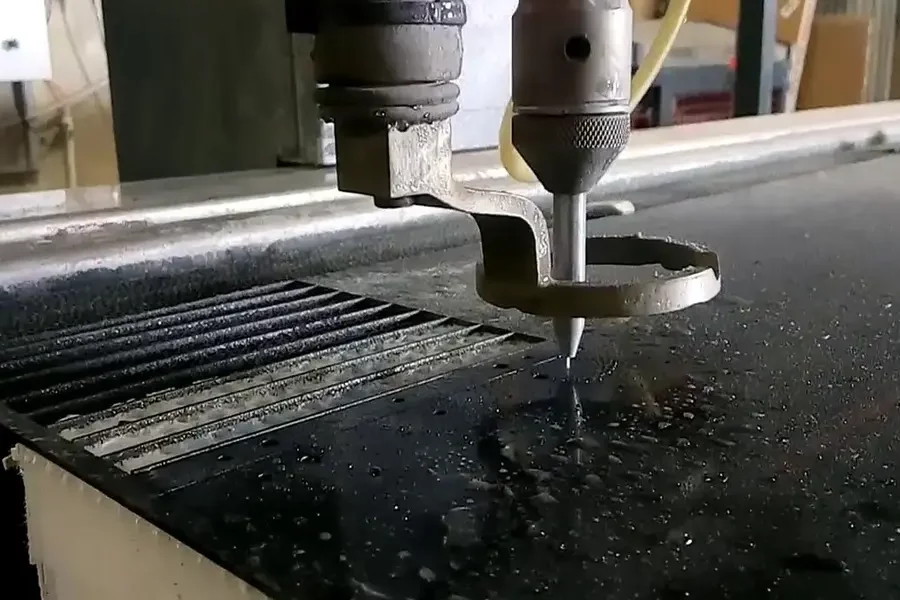 plastmasas griešana